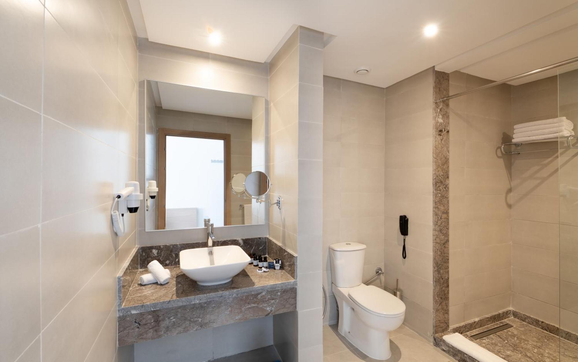 Deluxe Family Suite