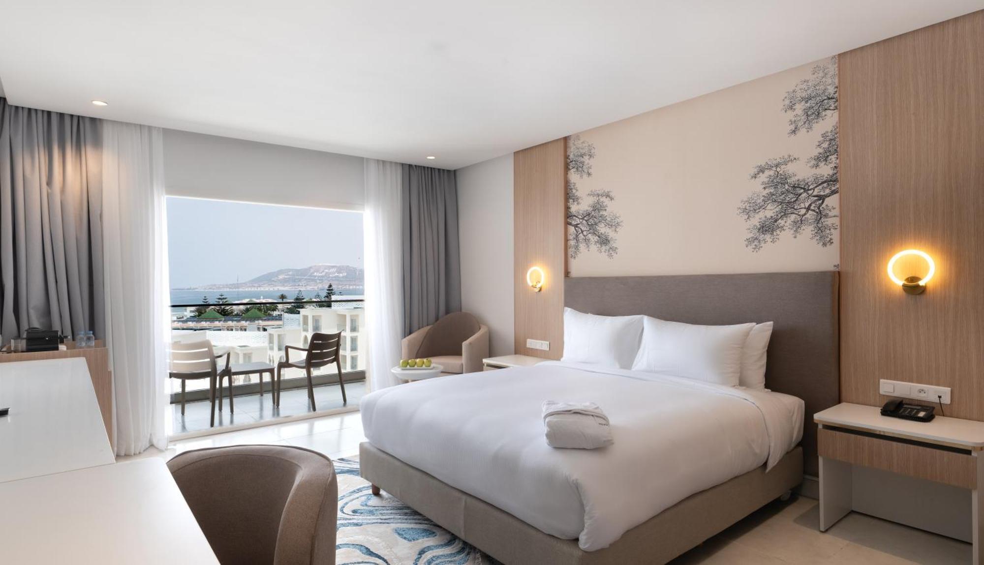 Deluxe Room Sea & Pool View